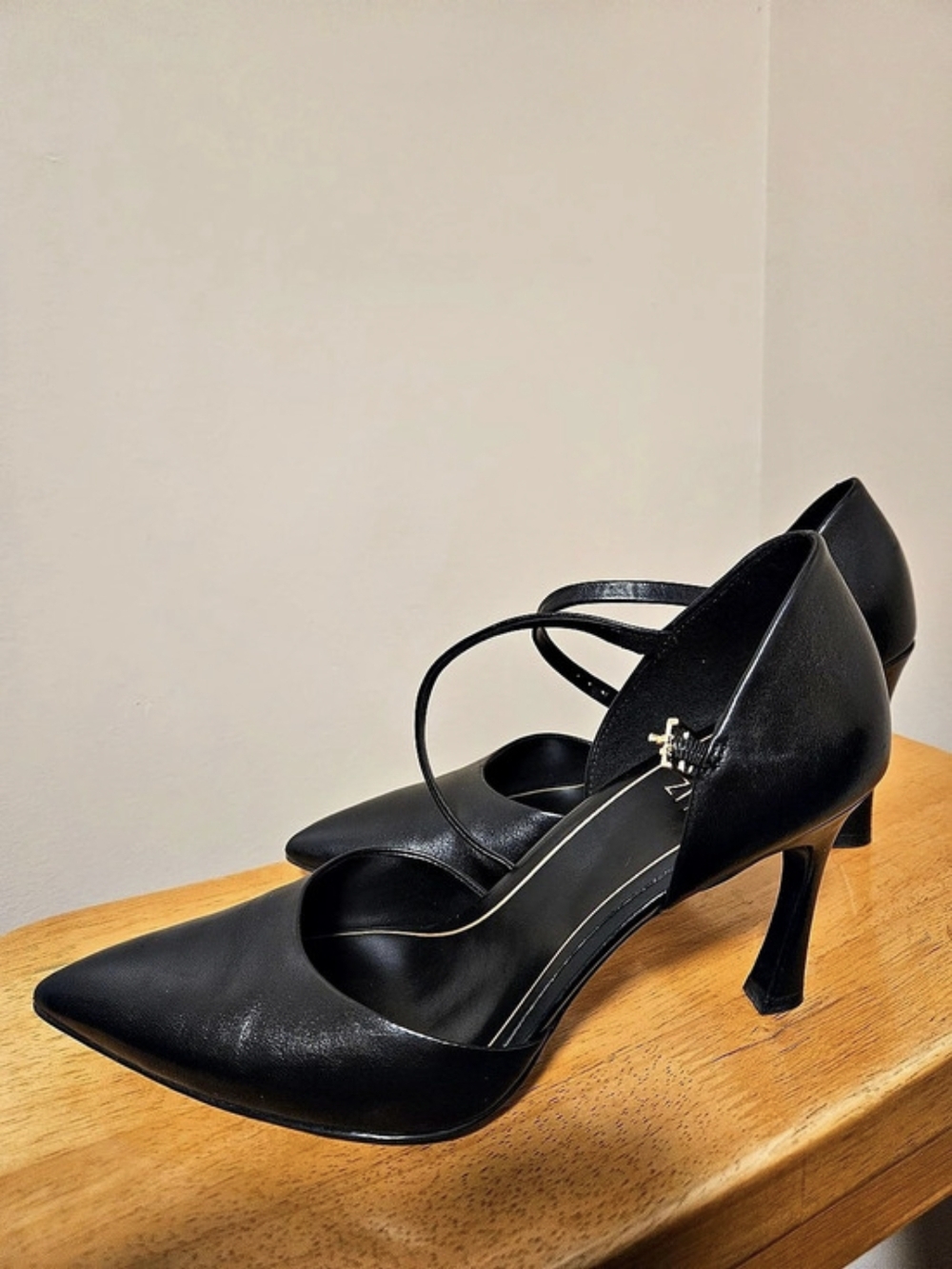 Naturalizer Black Pointed-Toe Heels